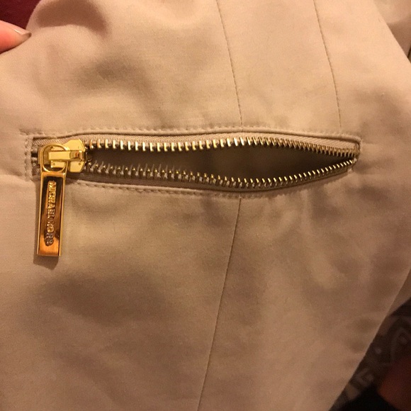 Blazer - Picture 4 of 4